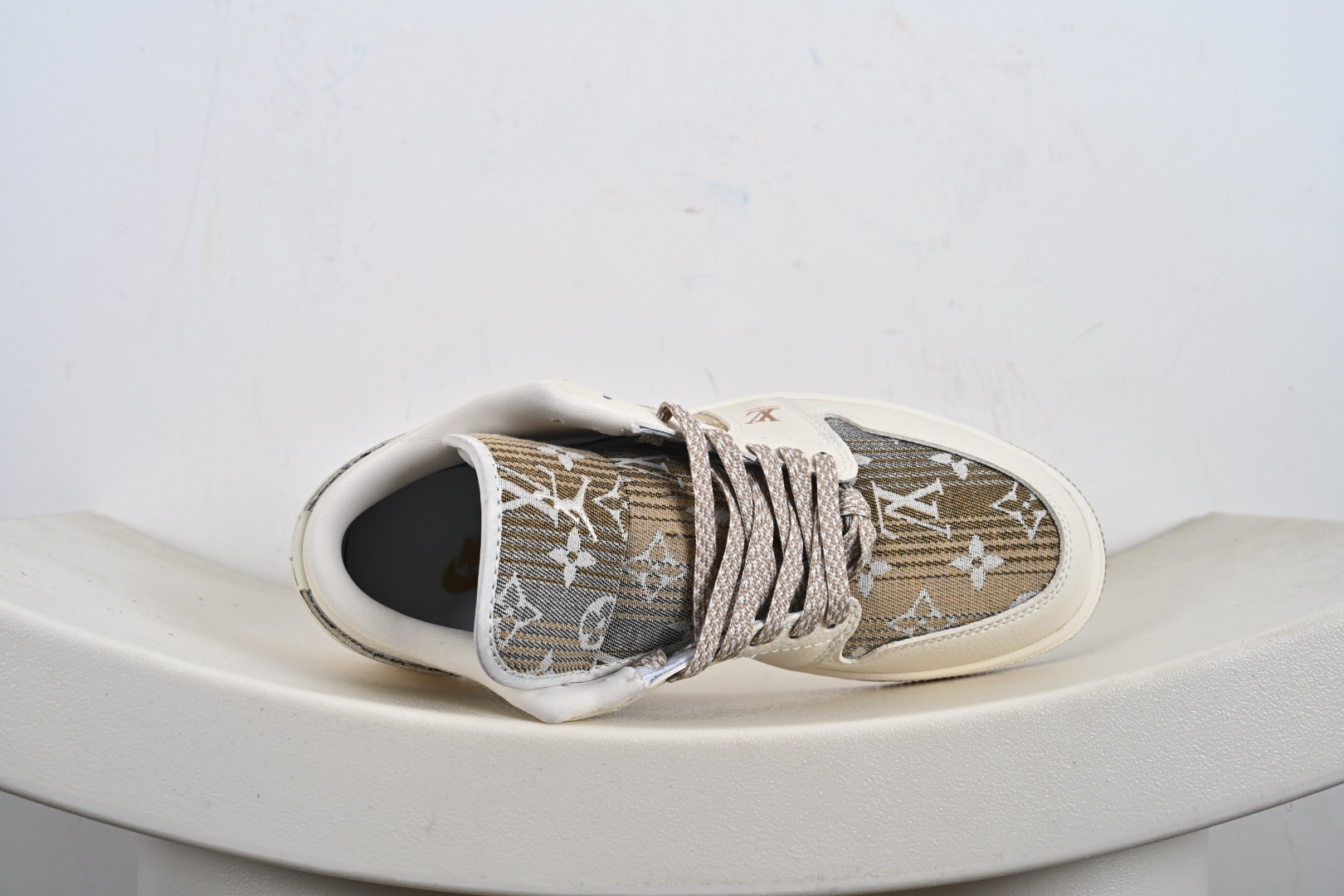 Nike Air Jordan 1 x Travis Scott AJ1倒勾 乔一倒钩 ‘联名款 耐克 低帮文化篮球鞋 LR2025-008