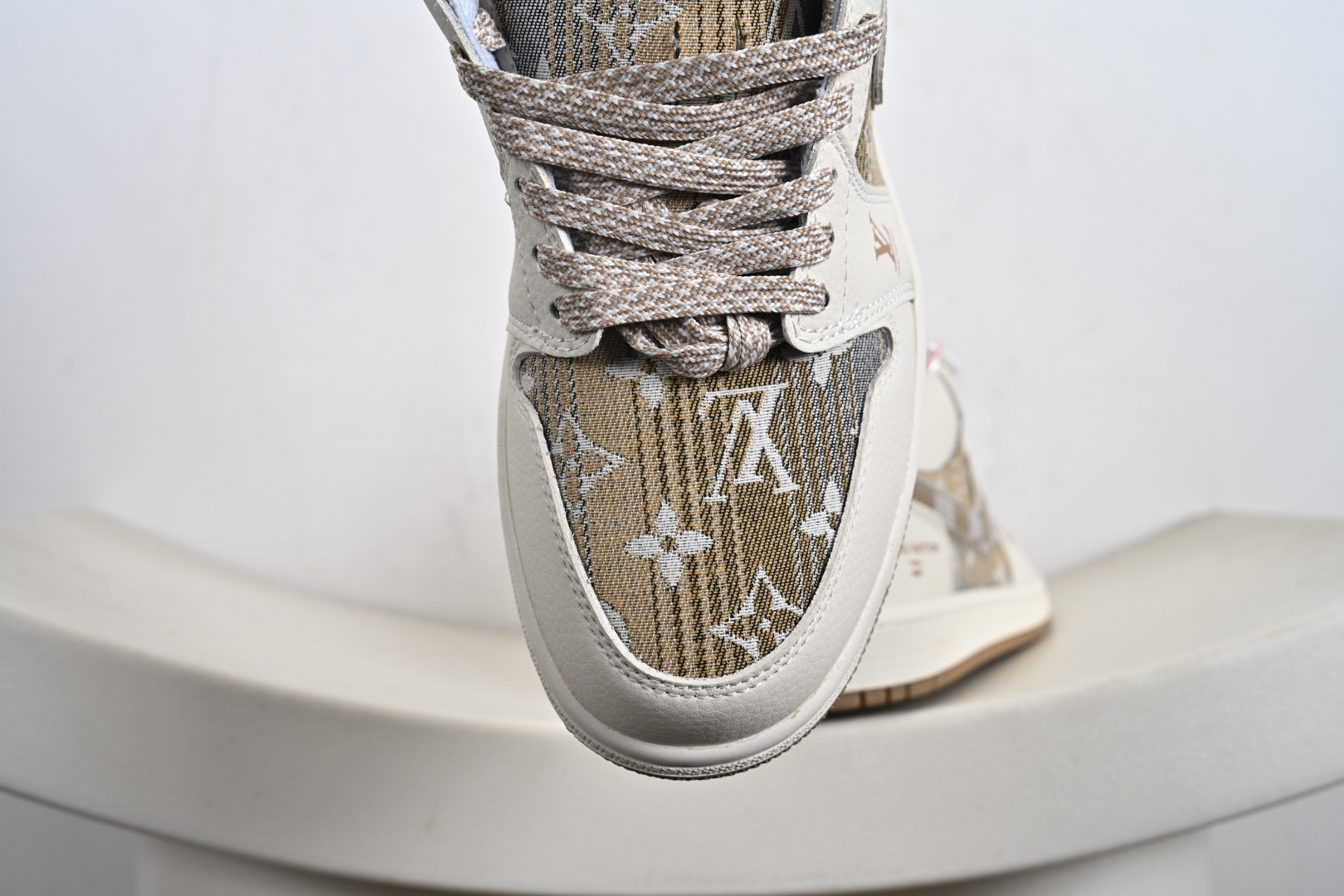 Nike Air Jordan 1 x Travis Scott AJ1倒勾 乔一倒钩 ‘联名款 耐克 低帮文化篮球鞋 LR2025-008