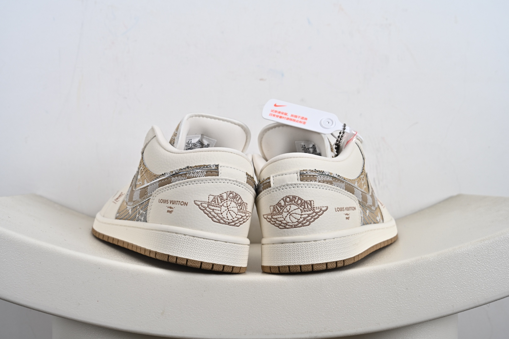 Nike Air Jordan 1 x Travis Scott AJ1倒勾 乔一倒钩 ‘联名款 耐克 低帮文化篮球鞋 LR2025-008