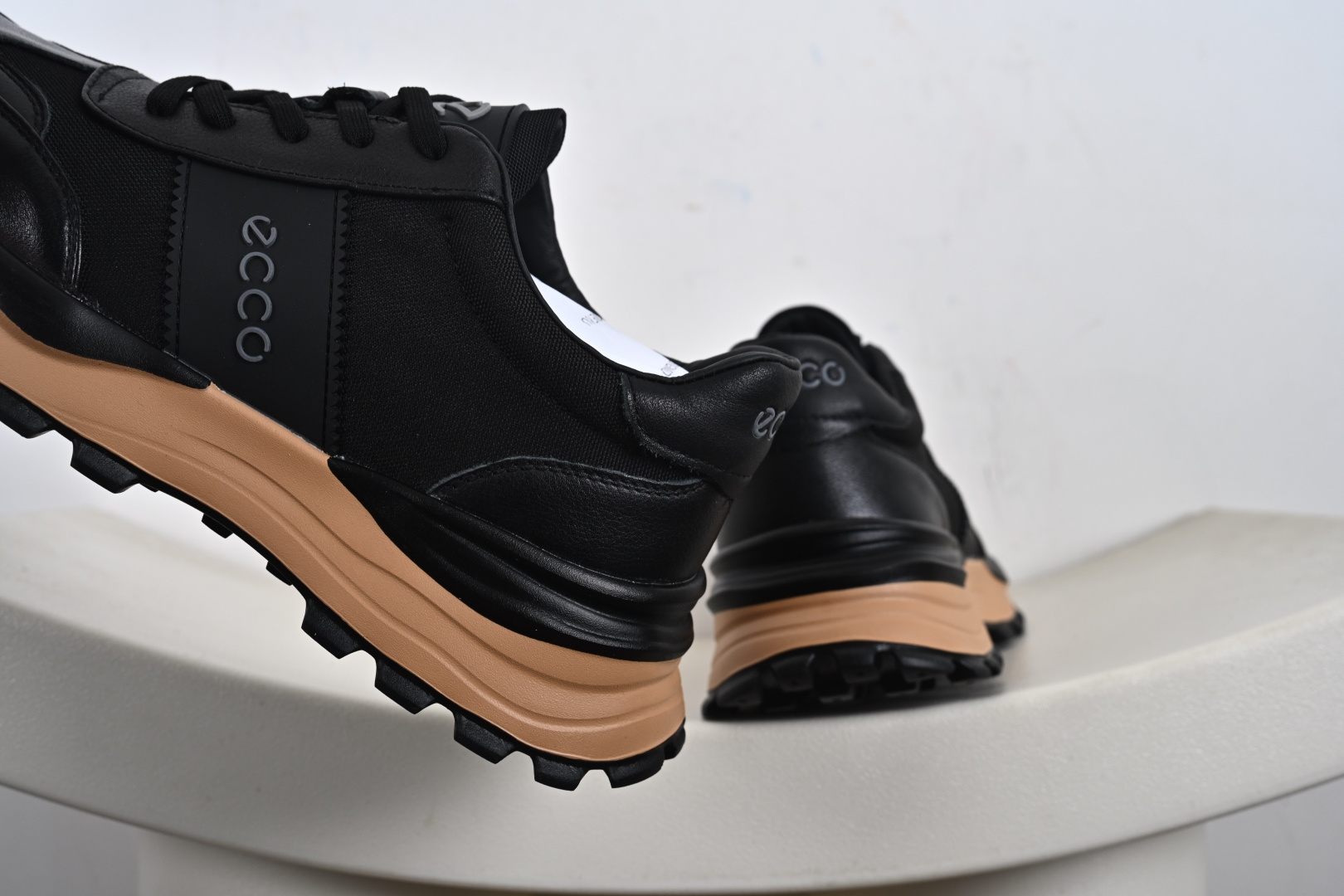 ECCO爱步 新款休闲跑步鞋 756558-010