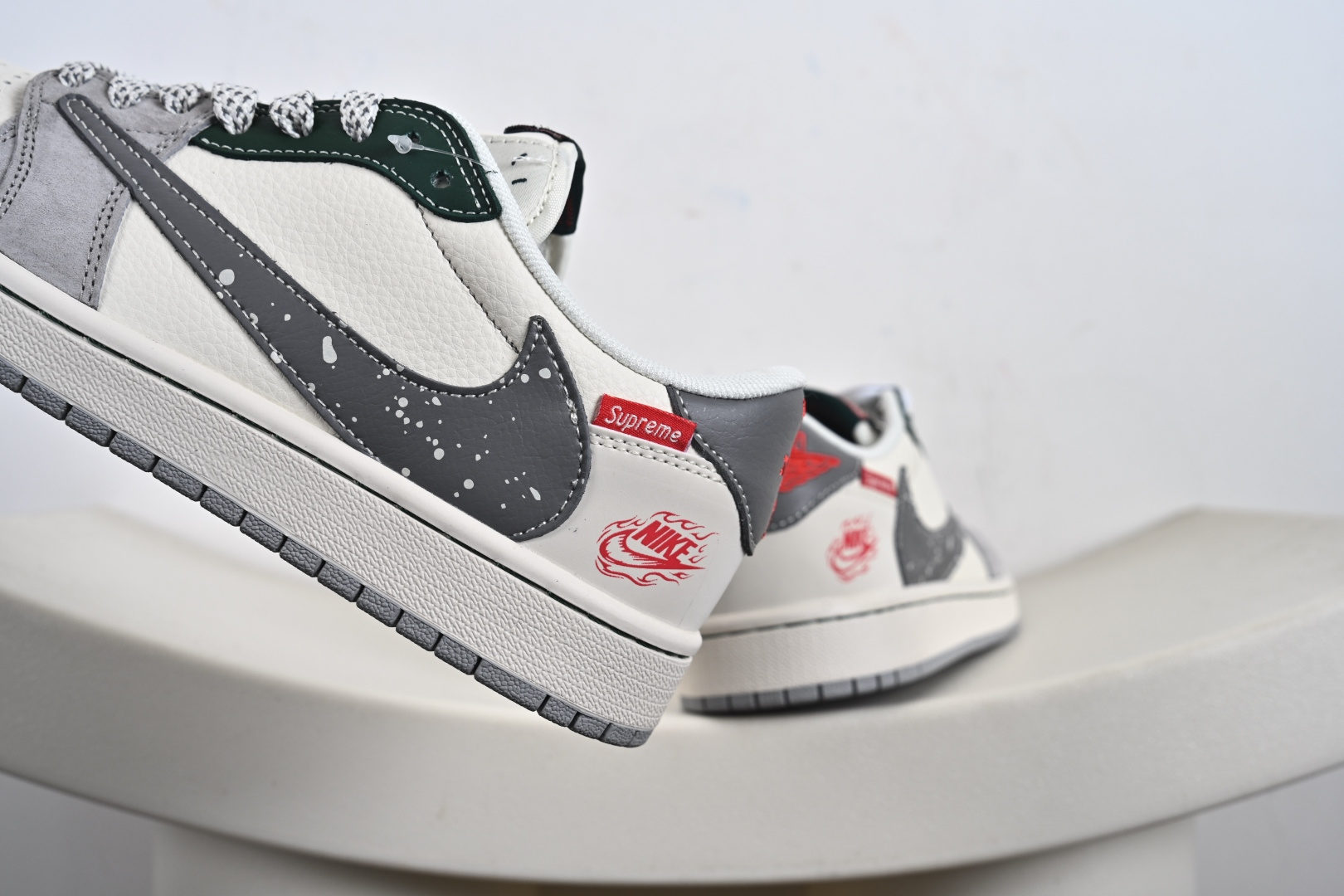 Fragment x Travis Scott x Supreme Air Jordan 1 Low 三方联名倒钩 HS8068-043