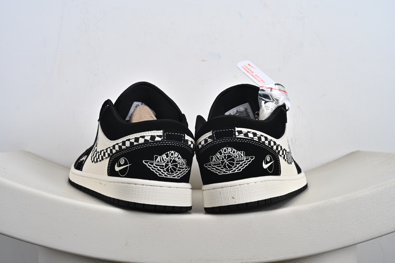 Nike Jordan Air Jordan 1 “斯图西联名——台球米黑方格” 高端定制 乔丹低帮休闲板鞋 LJ2025-001