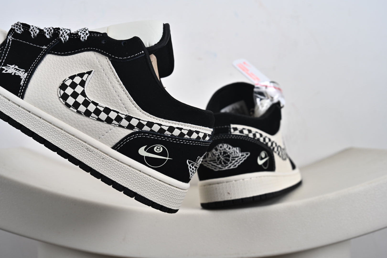 Nike Jordan Air Jordan 1 “斯图西联名——台球米黑方格” 高端定制 乔丹低帮休闲板鞋 LJ2025-001