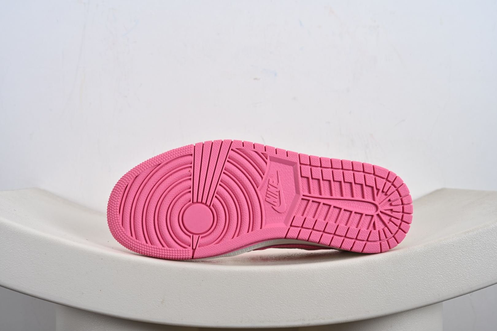 Travis Scott x Fragment Design x Jordan Air Jordan 1 Low OG SP “白粉拉布布” JW1188-162