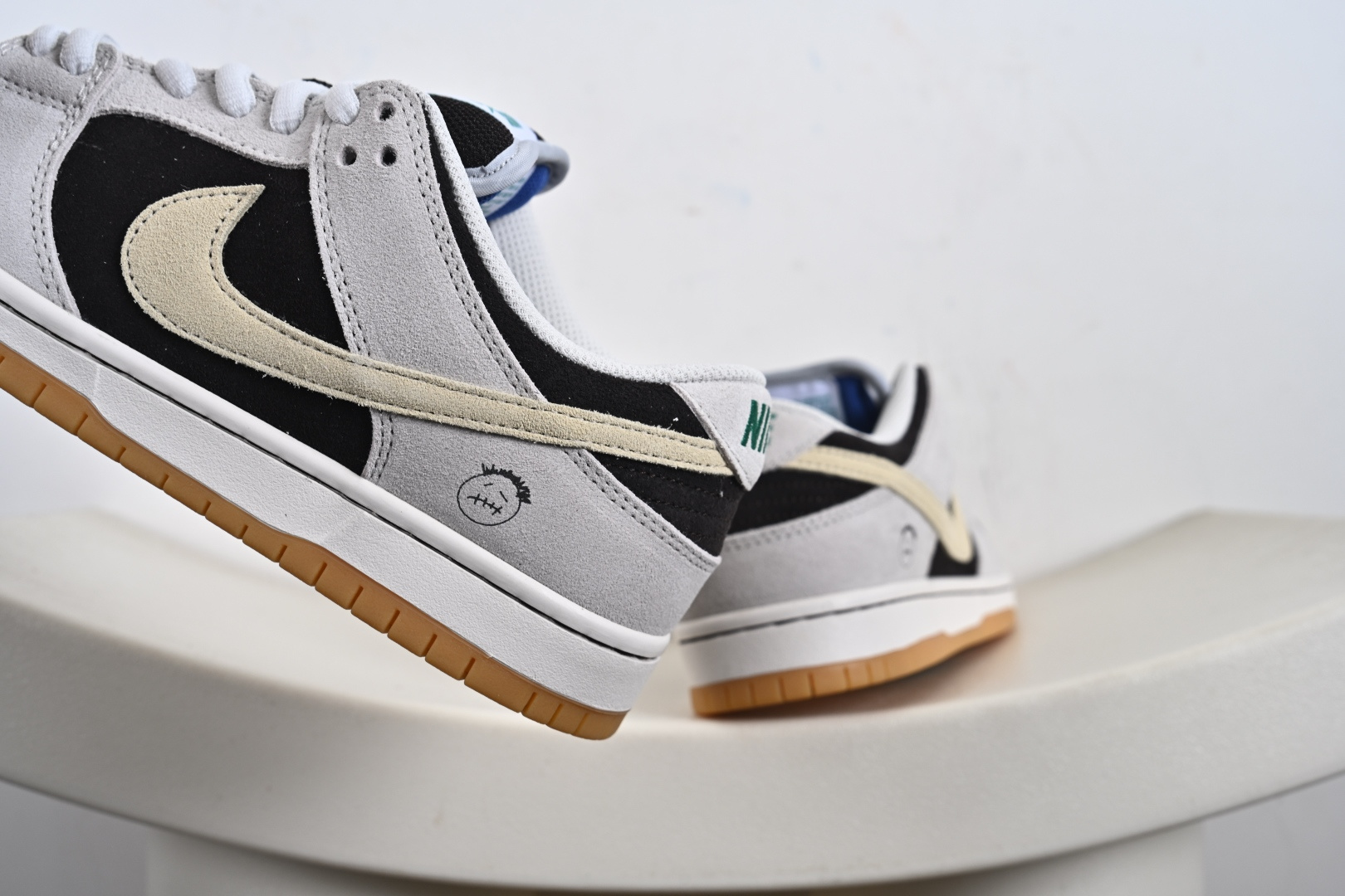 NK SB Dunk Low 冰啡男孩 HF3704-001