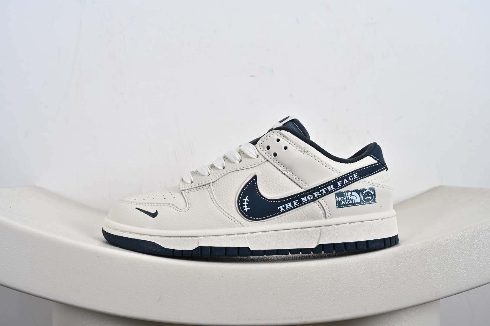 Nike SB Dunk Low“ 北面联名——米蓝字母勾” 周年高端定制 低帮休闲板鞋 SR2025-003