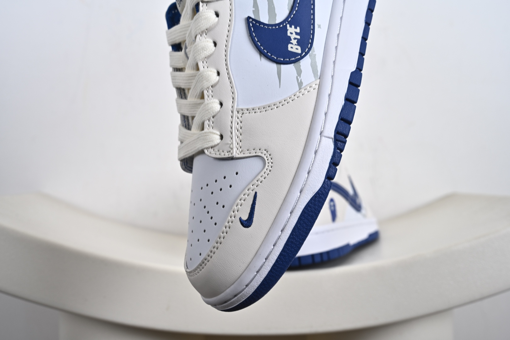 定制版Bape x NK Dunk SB Low Bpae猿人头 x 耐克 SB 低帮 联名米白蓝 XF8698-206