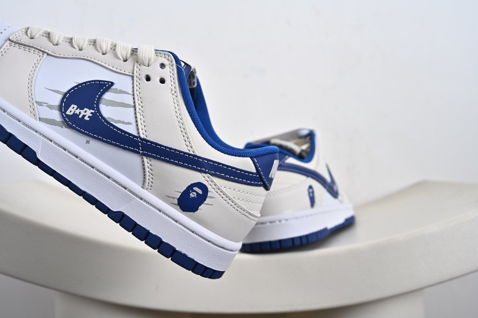 定制版Bape x NK Dunk SB Low Bpae猿人头 x 耐克 SB 低帮 联名米白蓝 XF8698-206