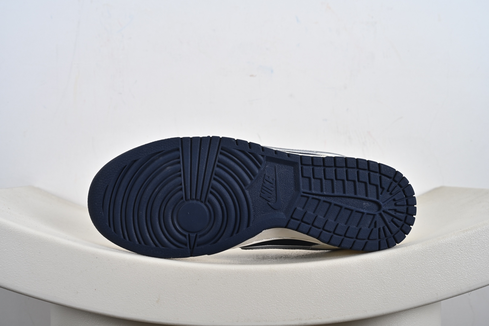 定制版NK SB Dunk Low“斯图西联名——蓝白灰勾” 高端定制 低帮休闲板鞋 SD6868-107