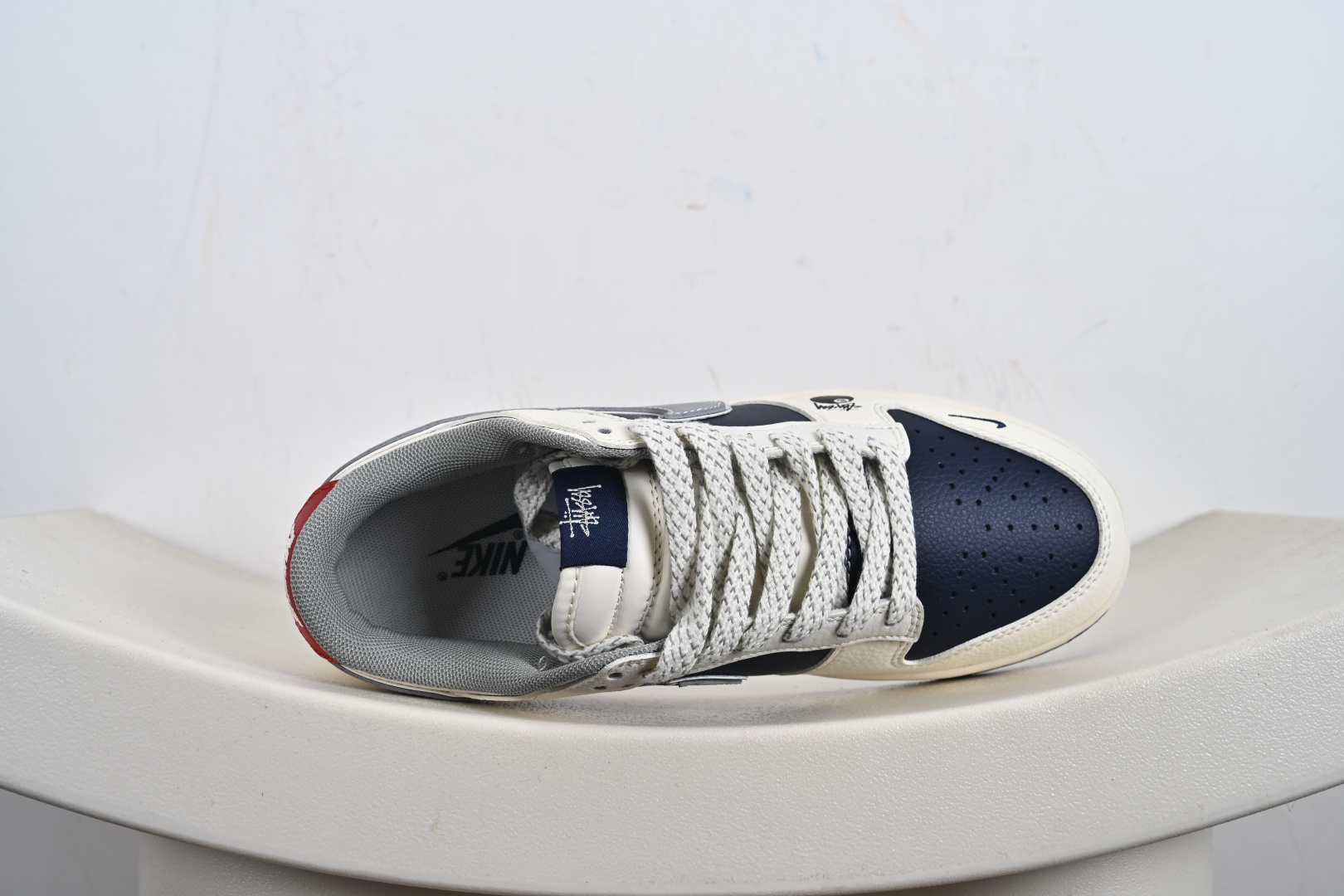 定制版NK SB Dunk Low“斯图西联名——蓝白灰勾” 高端定制 低帮休闲板鞋 SD6868-107