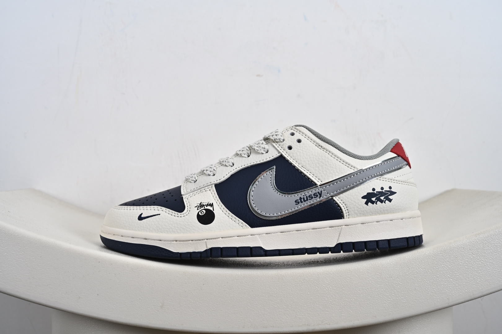 定制版NK SB Dunk Low“斯图西联名——蓝白灰勾” 高端定制 低帮休闲板鞋 SD6868-107