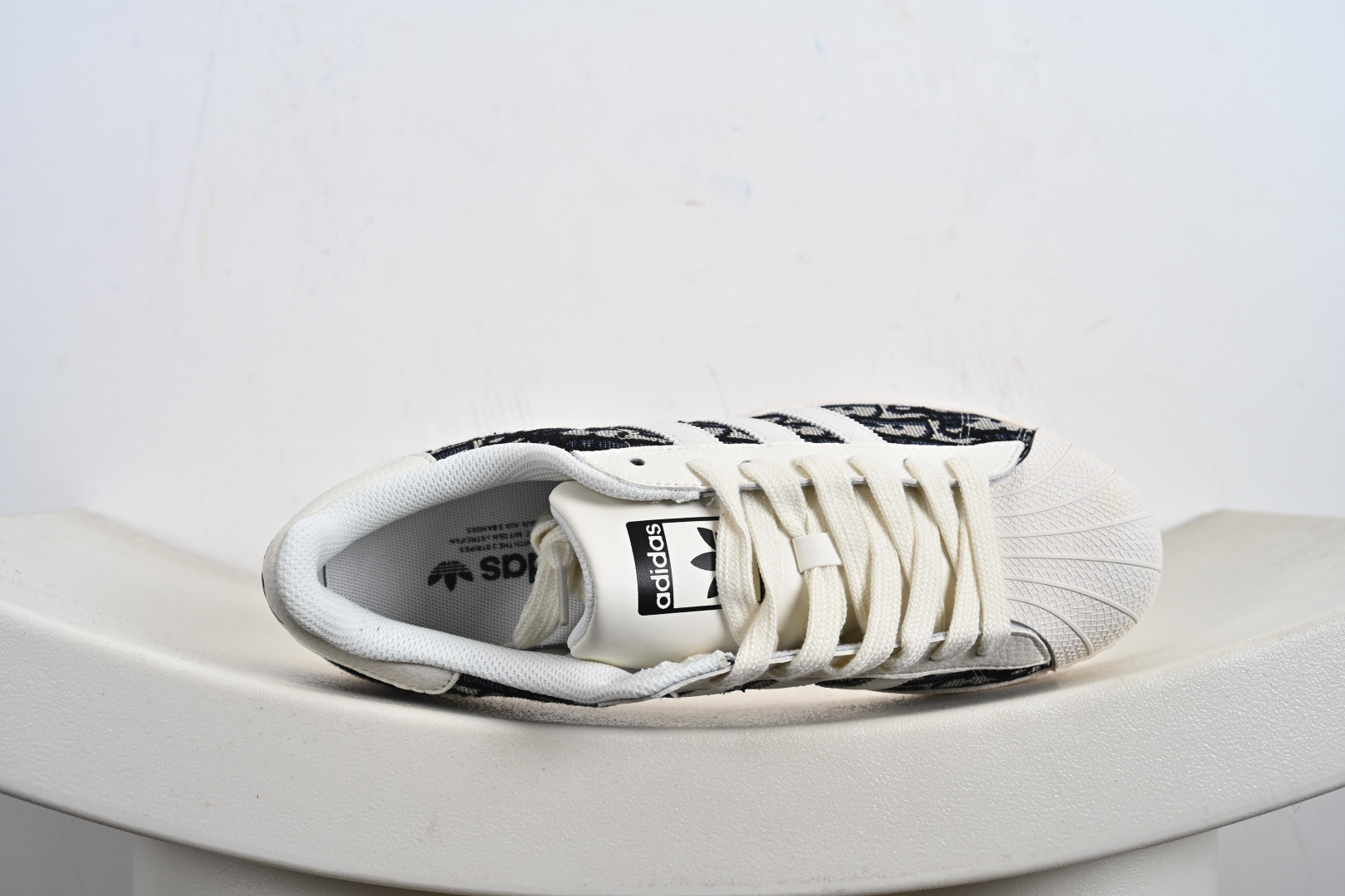 定制版Adidas Original Superstar 低帮联名黑白色 贝壳头防滑耐磨轻便板鞋 JY8912