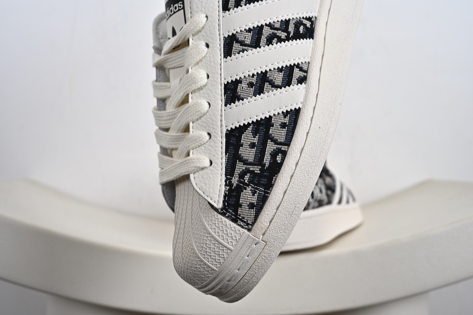 定制版Adidas Original Superstar 低帮联名黑白色 贝壳头防滑耐磨轻便板鞋 JY8912