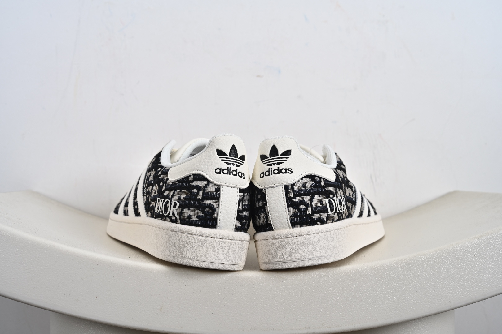 定制版Adidas Original Superstar 低帮联名黑白色 贝壳头防滑耐磨轻便板鞋 JY8912