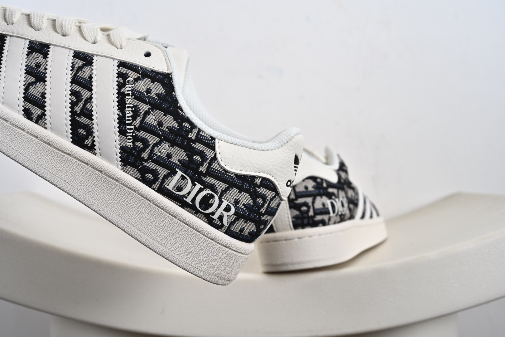 定制版Adidas Original Superstar 低帮联名黑白色 贝壳头防滑耐磨轻便板鞋 JY8912