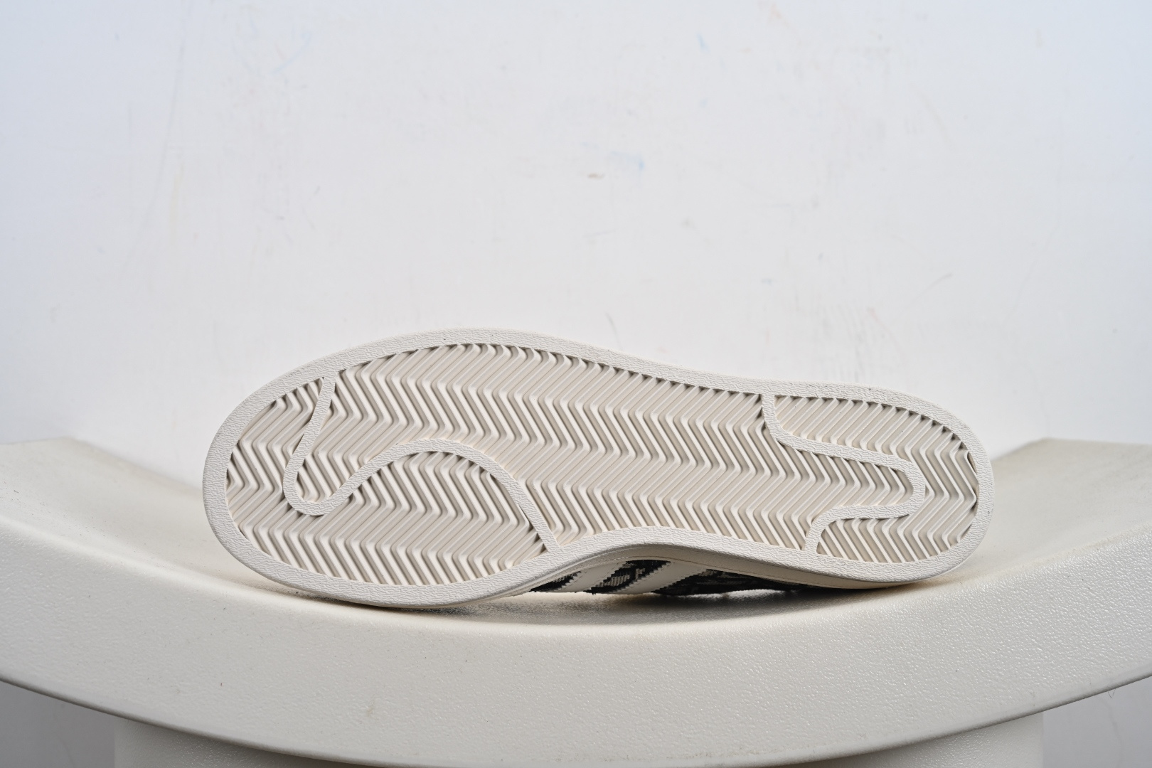 定制版Adidas Original Superstar 低帮联名黑白色 贝壳头防滑耐磨轻便板鞋 JY8912