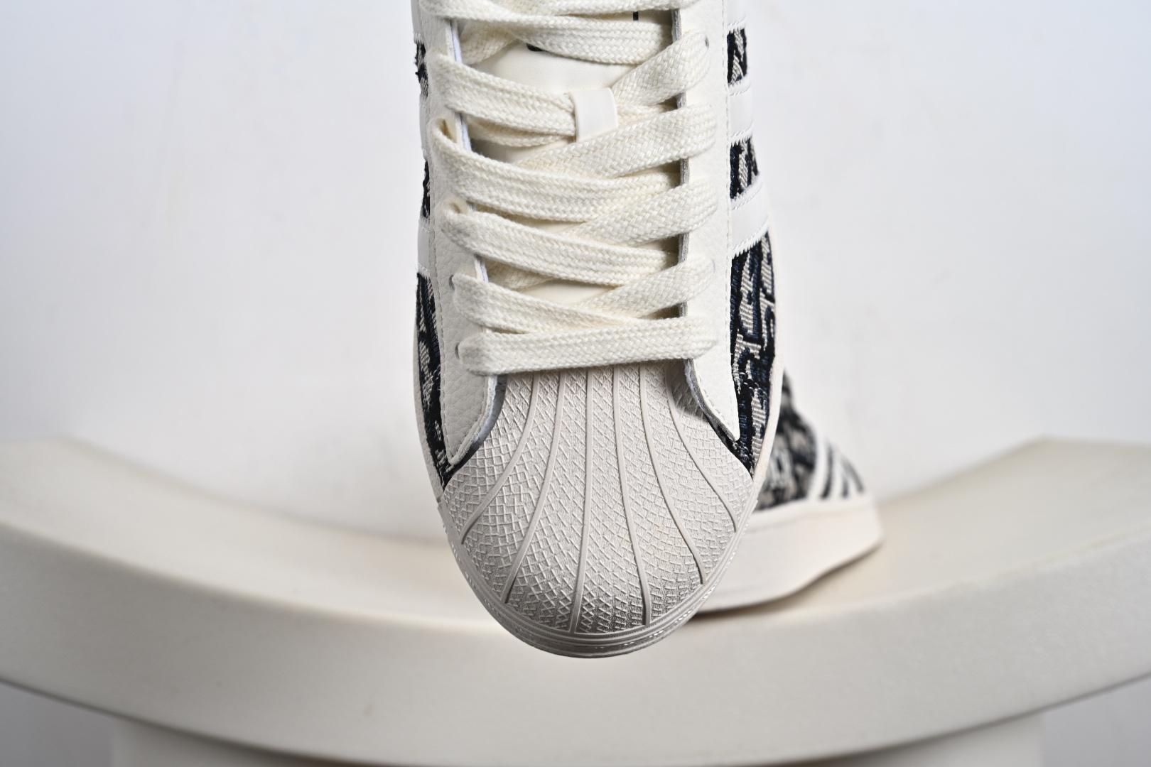 定制版Adidas Original Superstar 低帮联名黑白色 贝壳头防滑耐磨轻便板鞋 JY8912