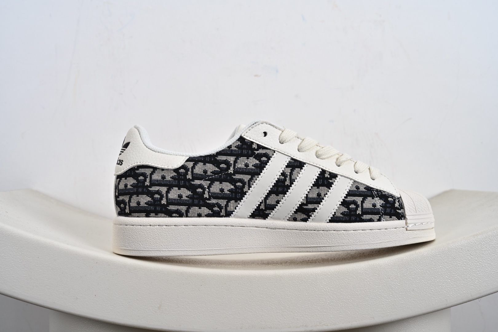 定制版Adidas Original Superstar 低帮联名黑白色 贝壳头防滑耐磨轻便板鞋 JY8912
