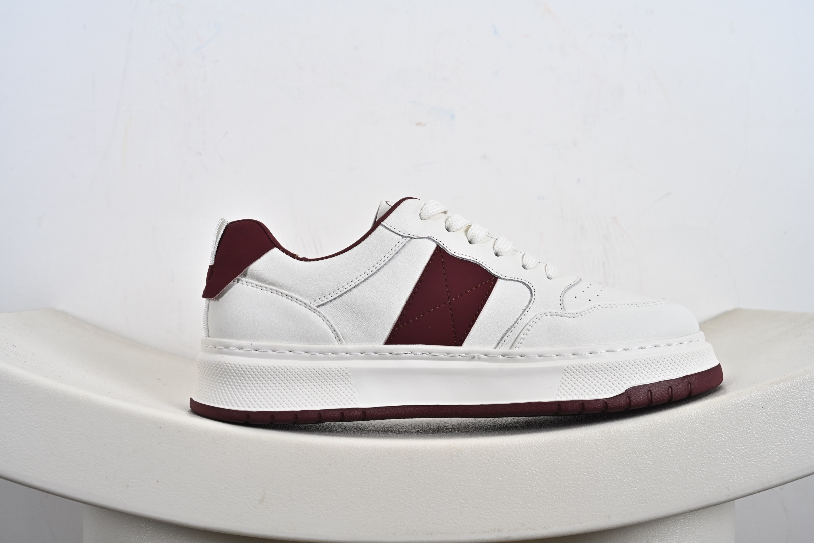 Valentino Rockstud Untitled 华伦天奴 明星同款厚底休闲铆钉小白鞋 P38566H