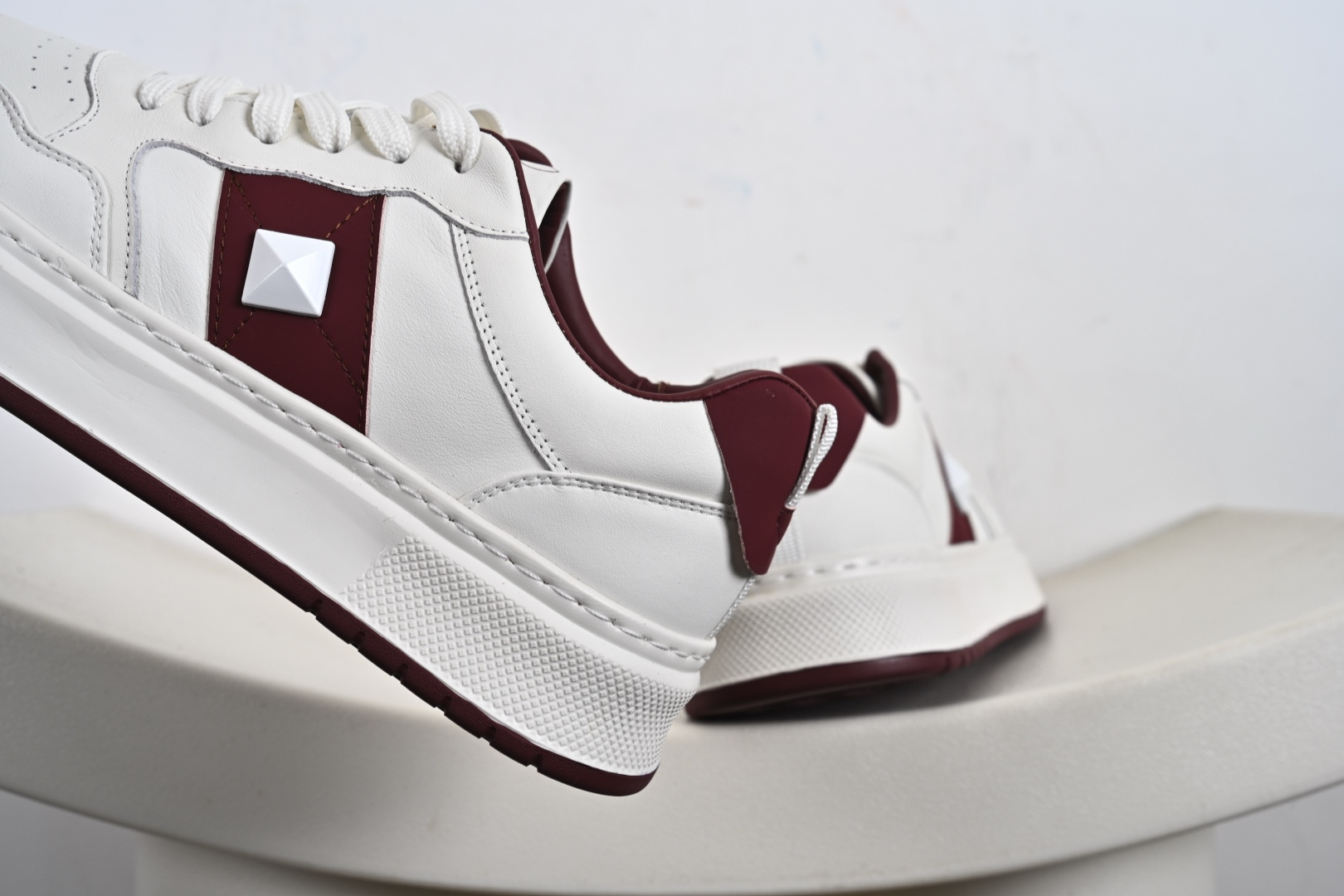 Valentino Rockstud Untitled 华伦天奴 明星同款厚底休闲铆钉小白鞋 P38566H