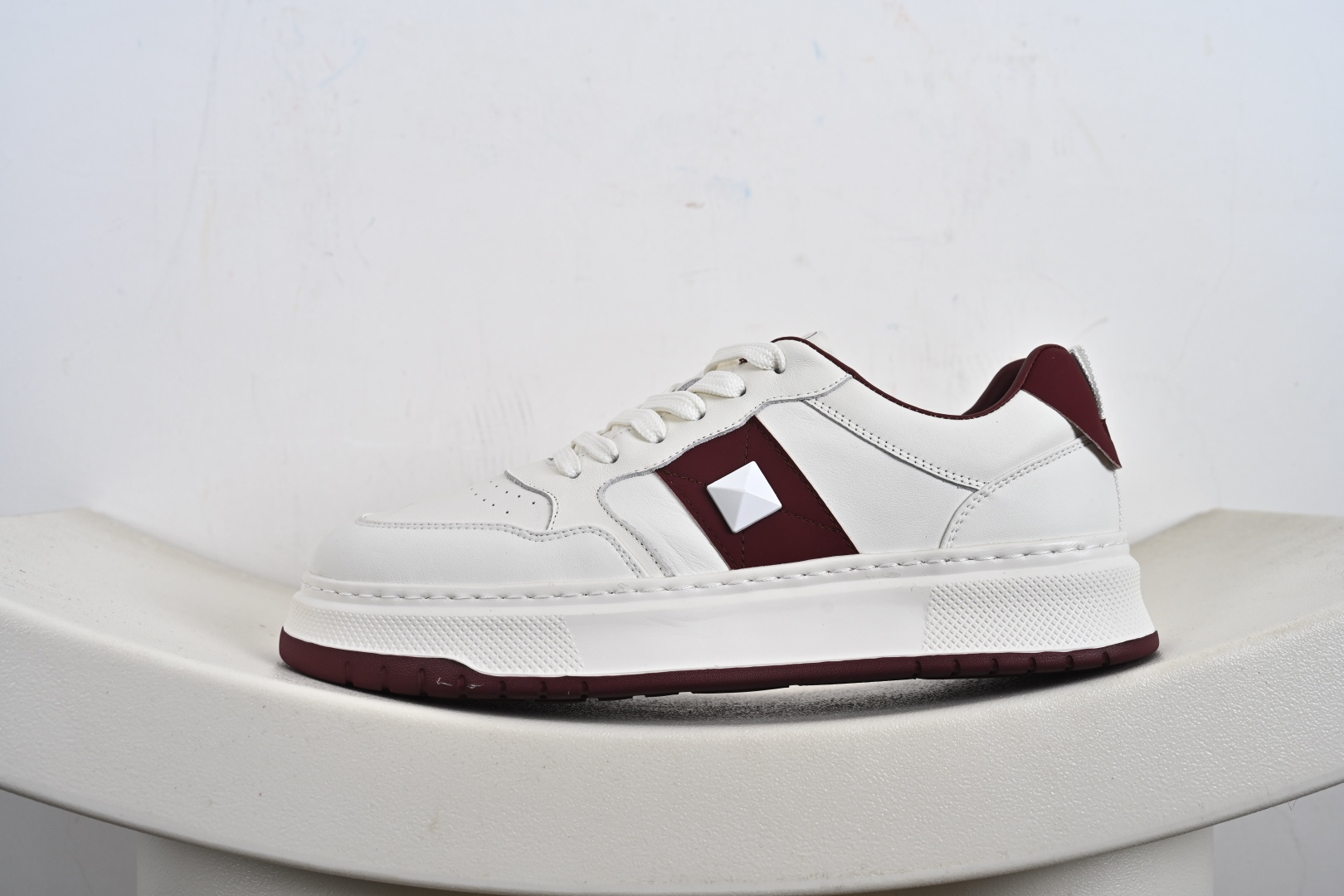 Valentino Rockstud Untitled 华伦天奴 明星同款厚底休闲铆钉小白鞋 P38566H