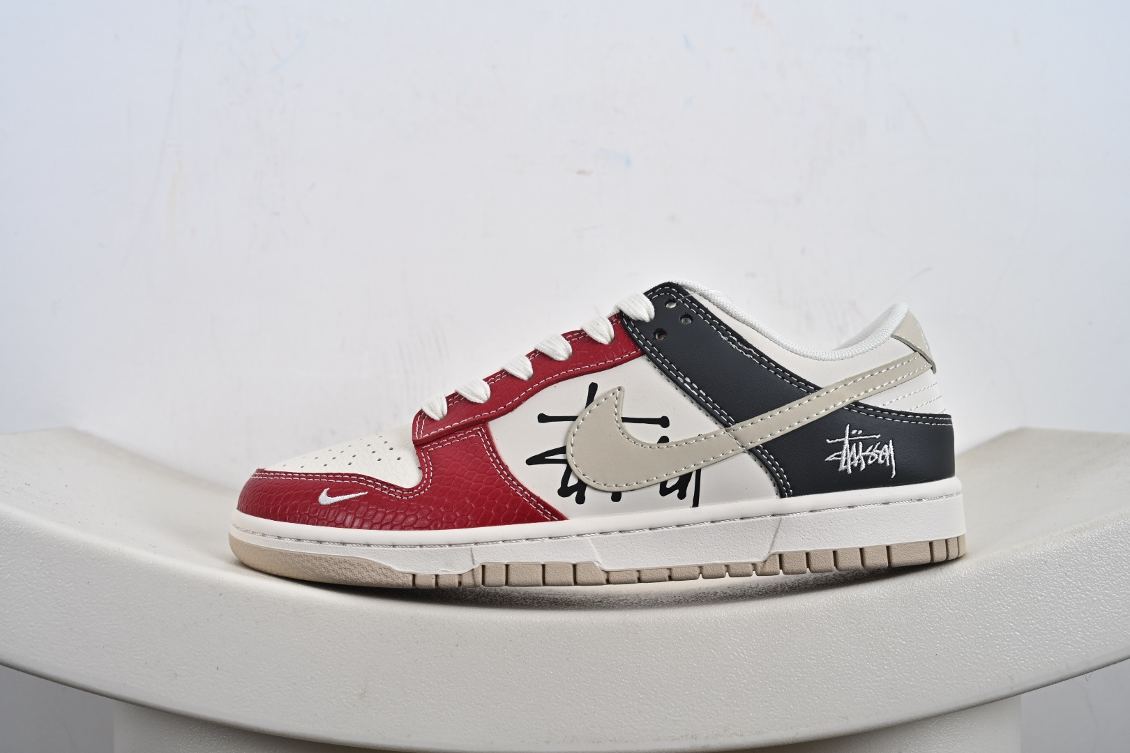 NIKE Dunk Low RETRO 联名款 HS2506-211