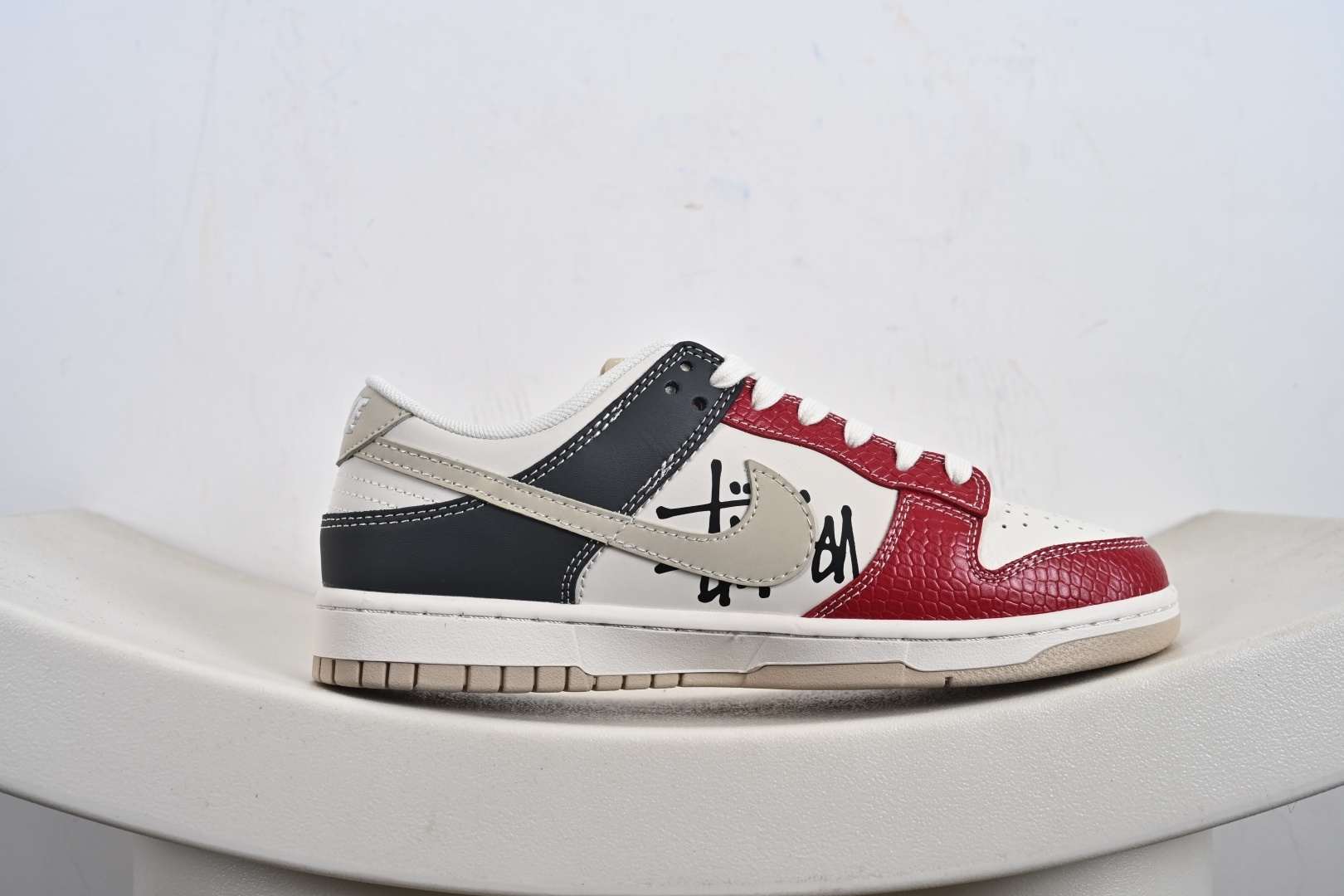 NIKE Dunk Low RETRO 联名款 HS2506-211