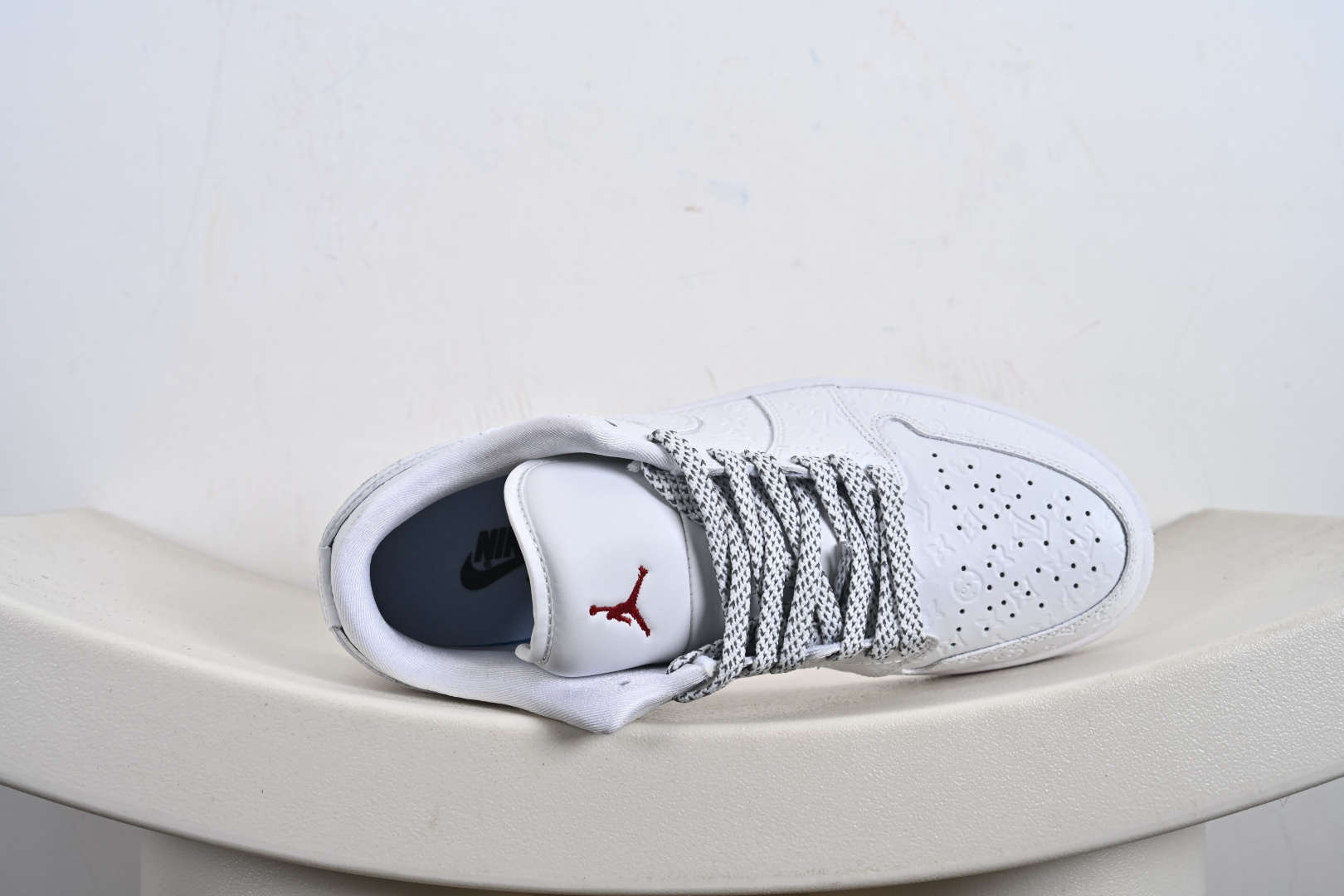 高端定制Air Jordan 1 Low AJ1 乔1 “LV路易威登联名---纯白立体LV印花”高端定制 低帮复古篮球鞋 LR2025-010