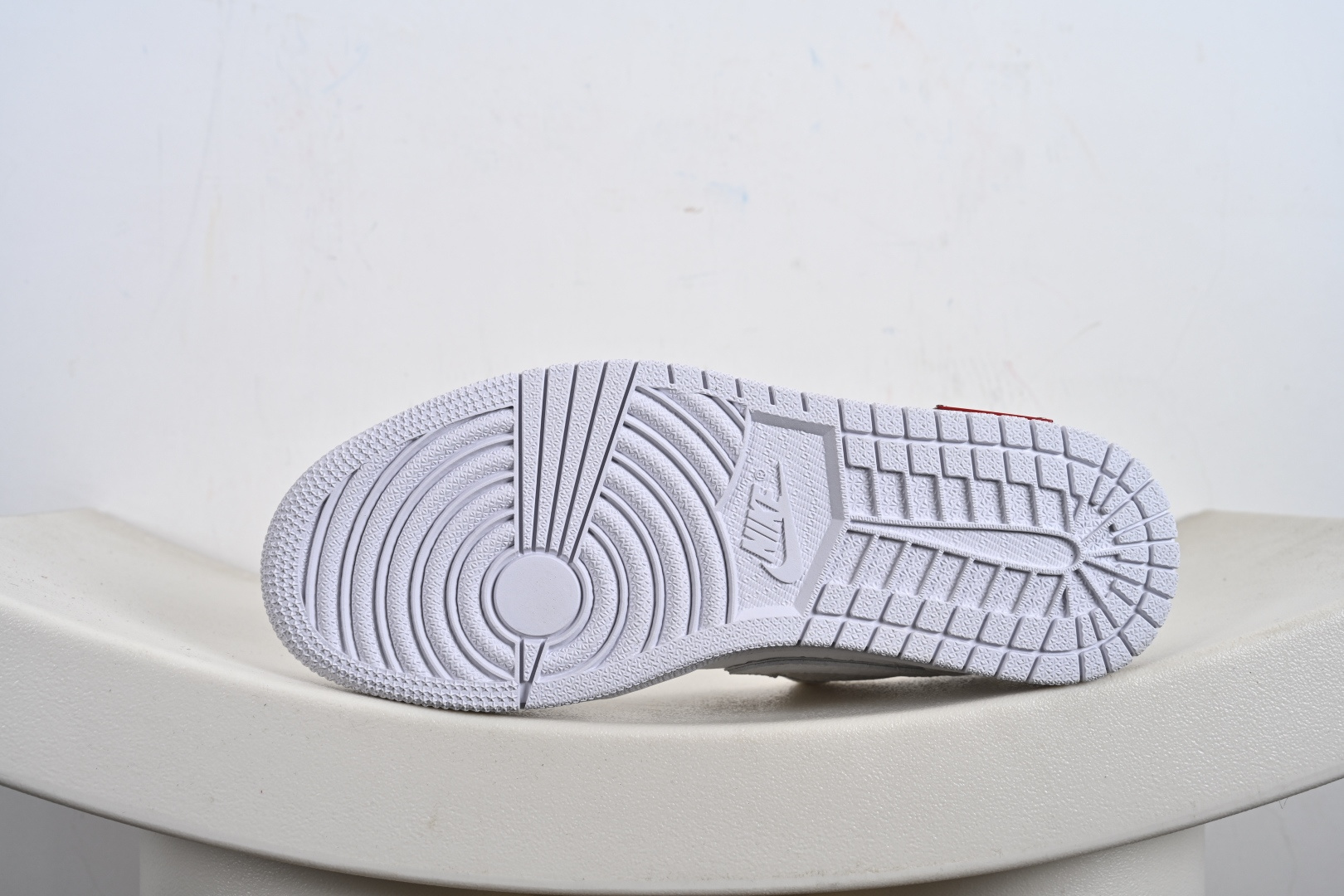 高端定制Air Jordan 1 Low AJ1 乔1 “LV路易威登联名---纯白立体LV印花”高端定制 低帮复古篮球鞋 LR2025-010