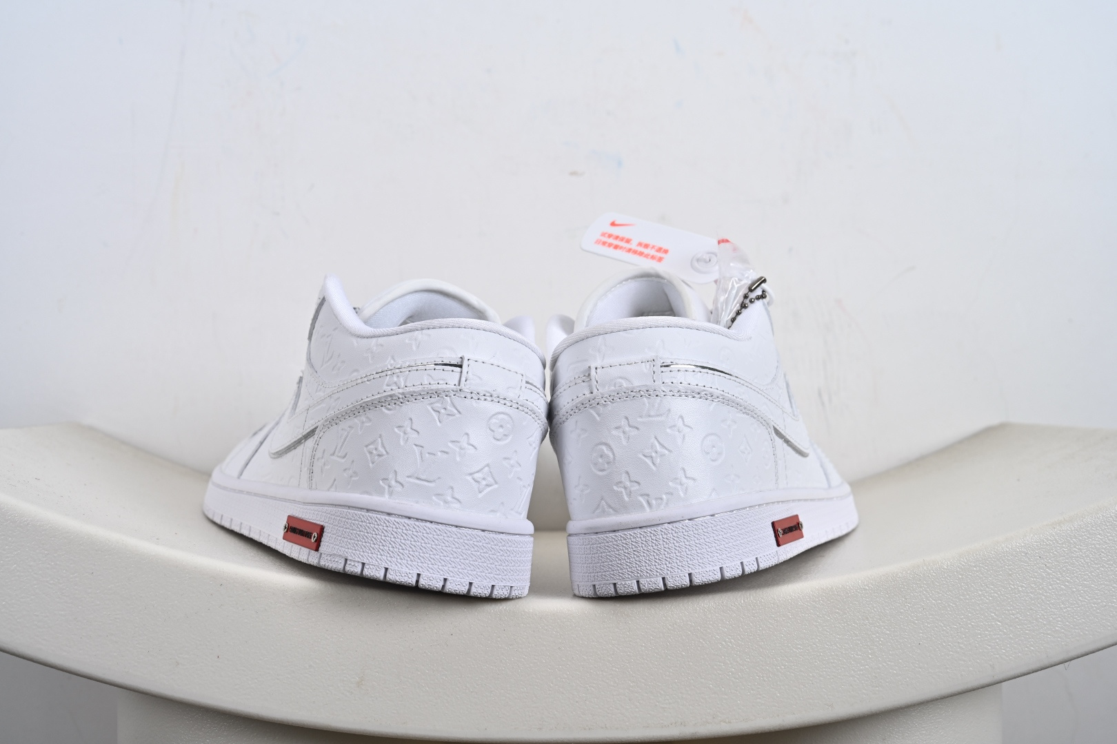 高端定制Air Jordan 1 Low AJ1 乔1 “LV路易威登联名---纯白立体LV印花”高端定制 低帮复古篮球鞋 LR2025-010