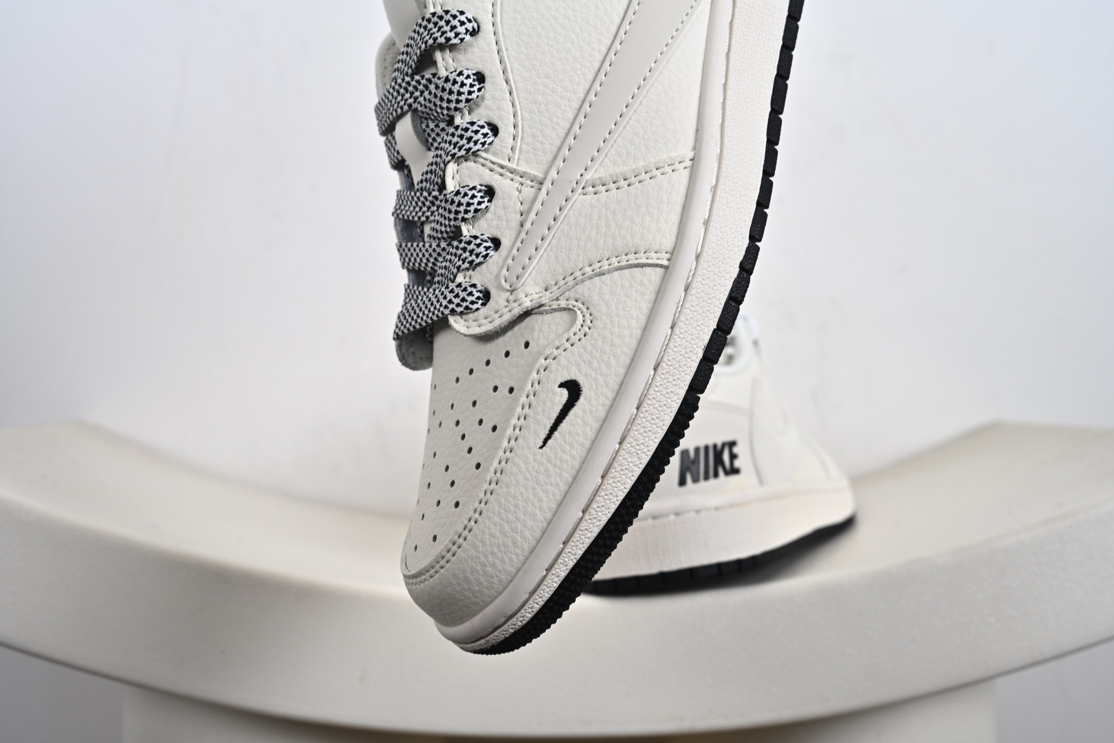 Travis Scott x Fragment Design x Jordan Air Jordan 1 Low OG SP NIKE-米黑满天星” JP1628-254