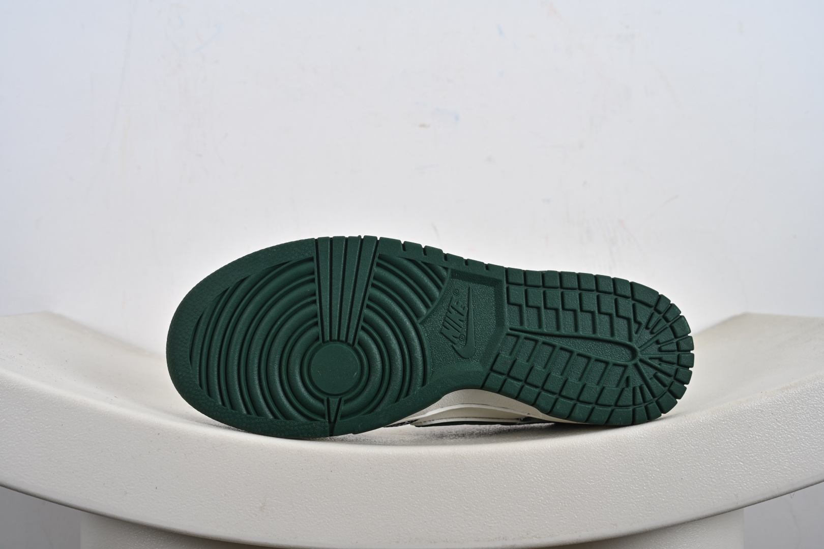 Nike SB Dunk Low“BAPE联名——白军绿” 高端定制 低帮休闲板鞋 SC0601-465