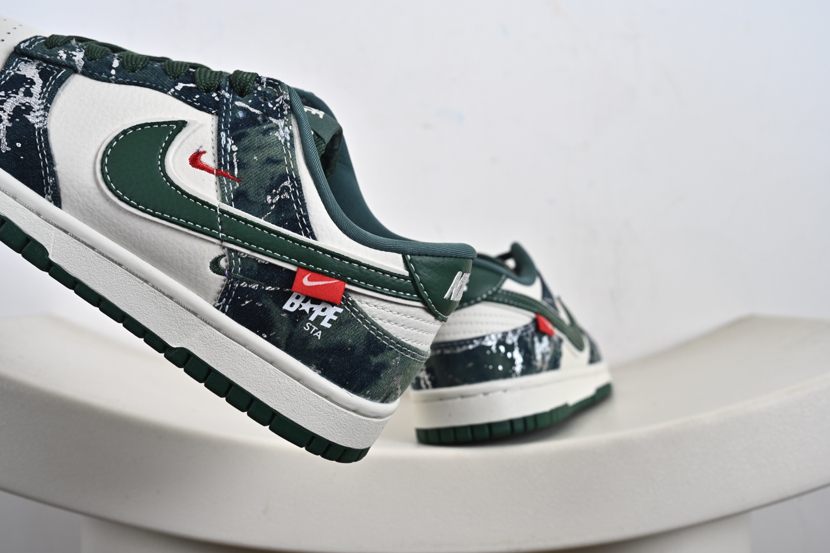 Nike SB Dunk Low“BAPE联名——白军绿” 高端定制 低帮休闲板鞋 SC0601-465