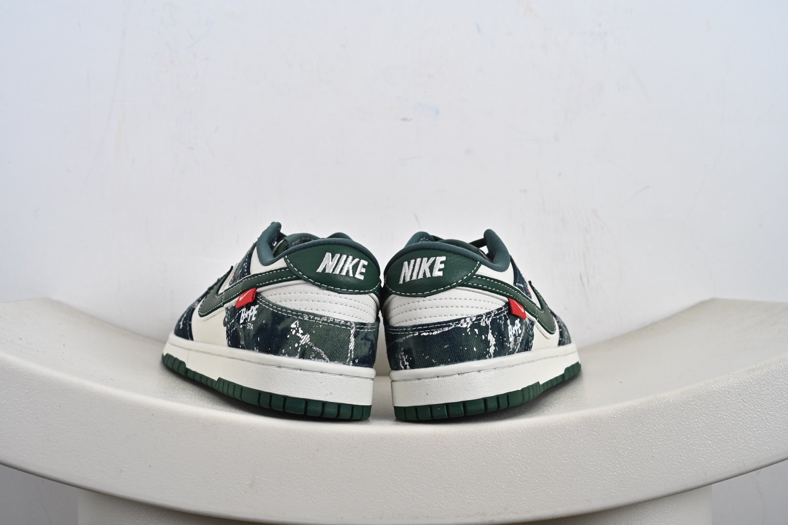 Nike SB Dunk Low“BAPE联名——白军绿” 高端定制 低帮休闲板鞋 SC0601-465