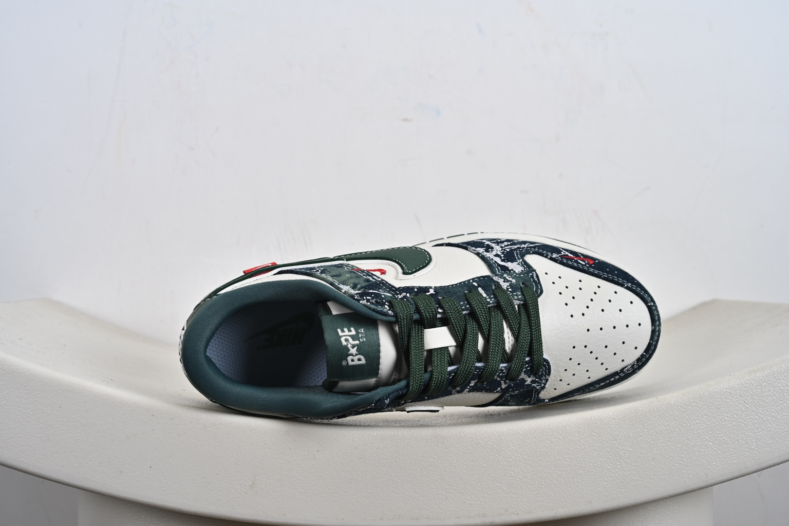 Nike SB Dunk Low“BAPE联名——白军绿” 高端定制 低帮休闲板鞋 SC0601-465