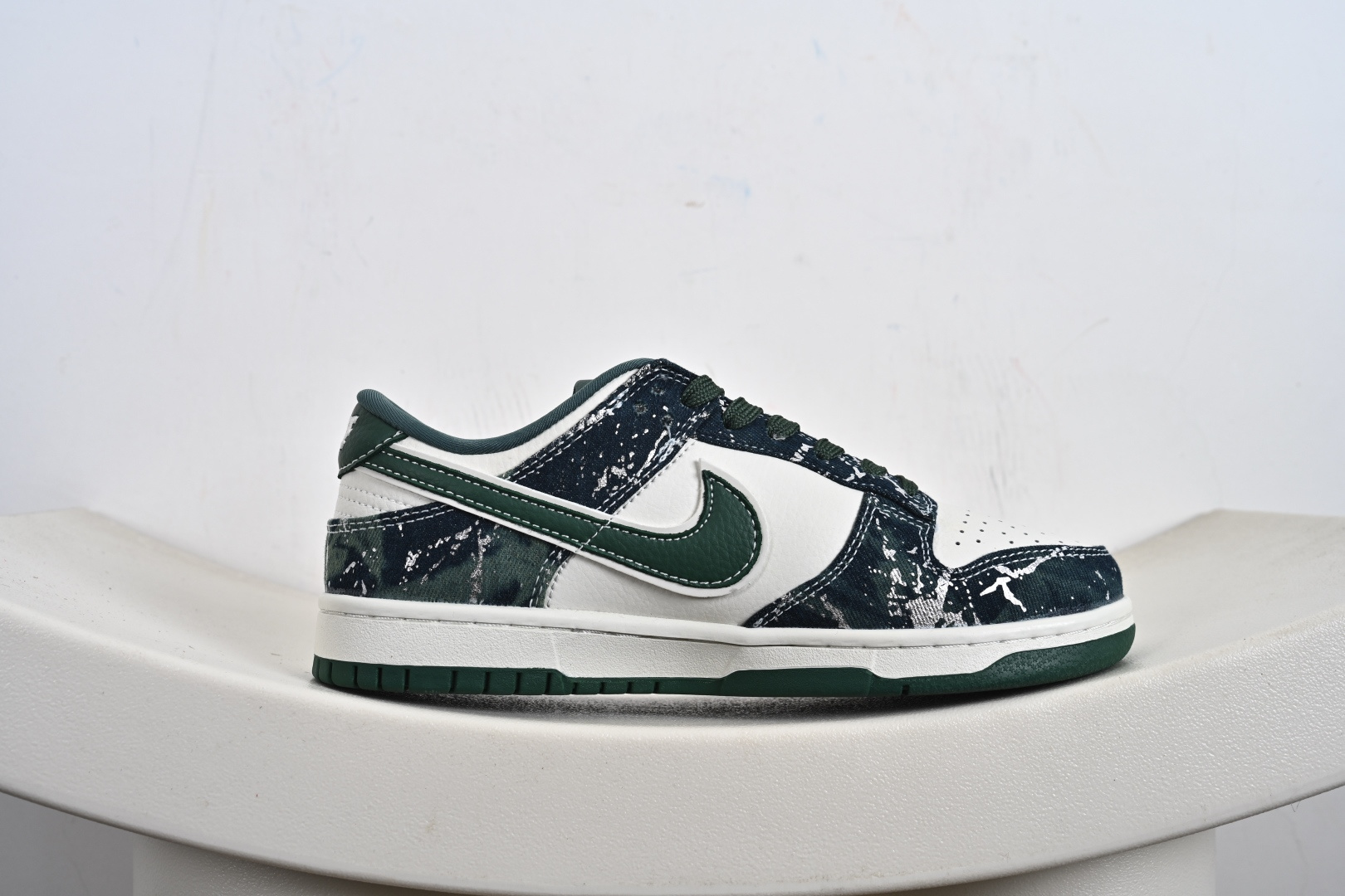 Nike SB Dunk Low“BAPE联名——白军绿” 高端定制 低帮休闲板鞋 SC0601-465