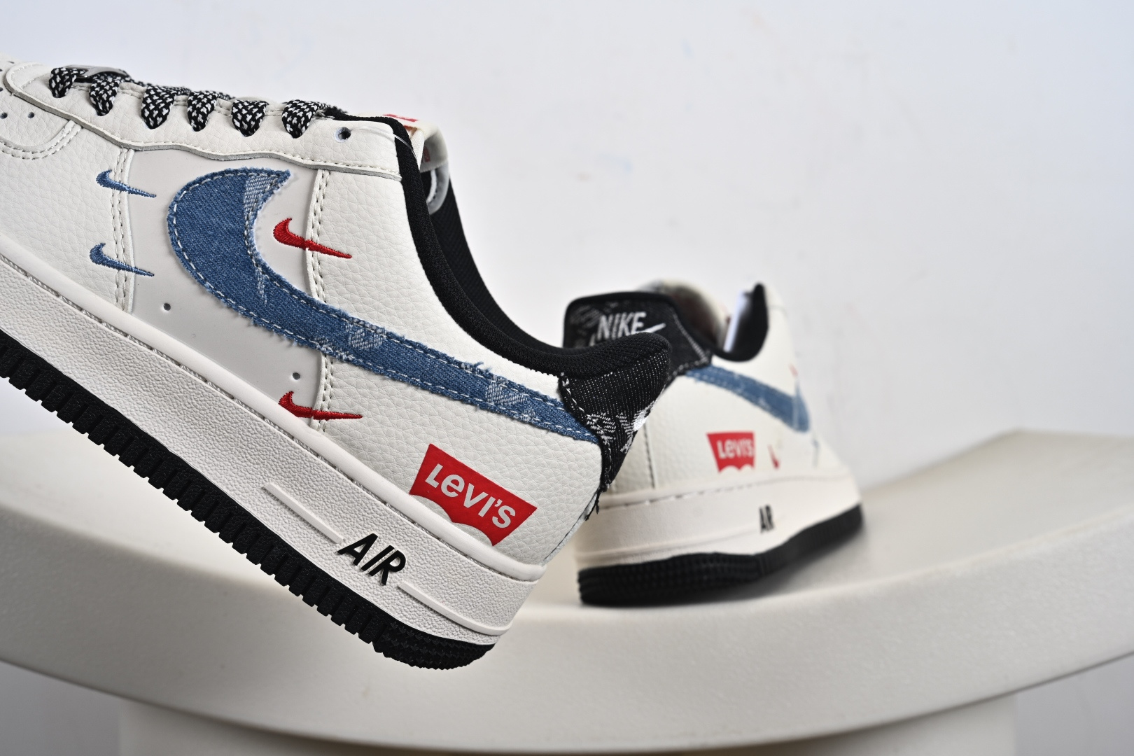 Nike Air Force 1 '07 Low “李维斯联名——米蓝牛仔四勾”空军一号 低帮 运动鞋 QW5606-261