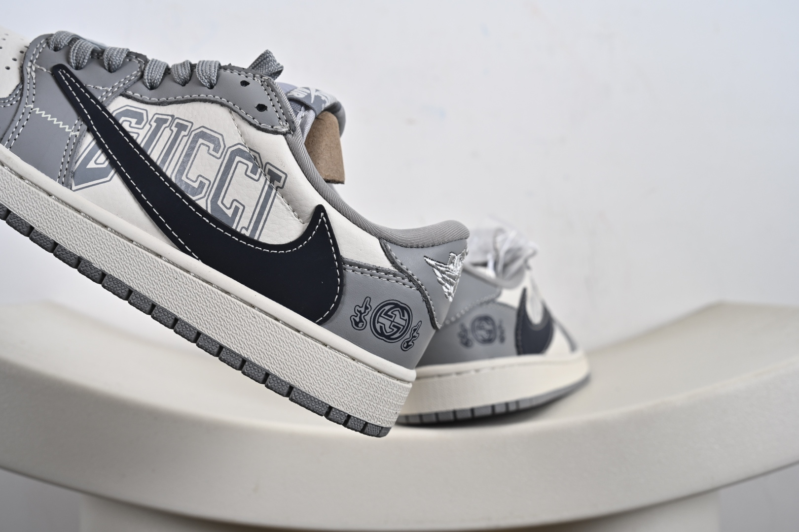 定制版Travis Scott x Fragment Design x Air Jordan 1 Low OG SP AJ1 乔1 低帮文化休闲板鞋 LD2025-023