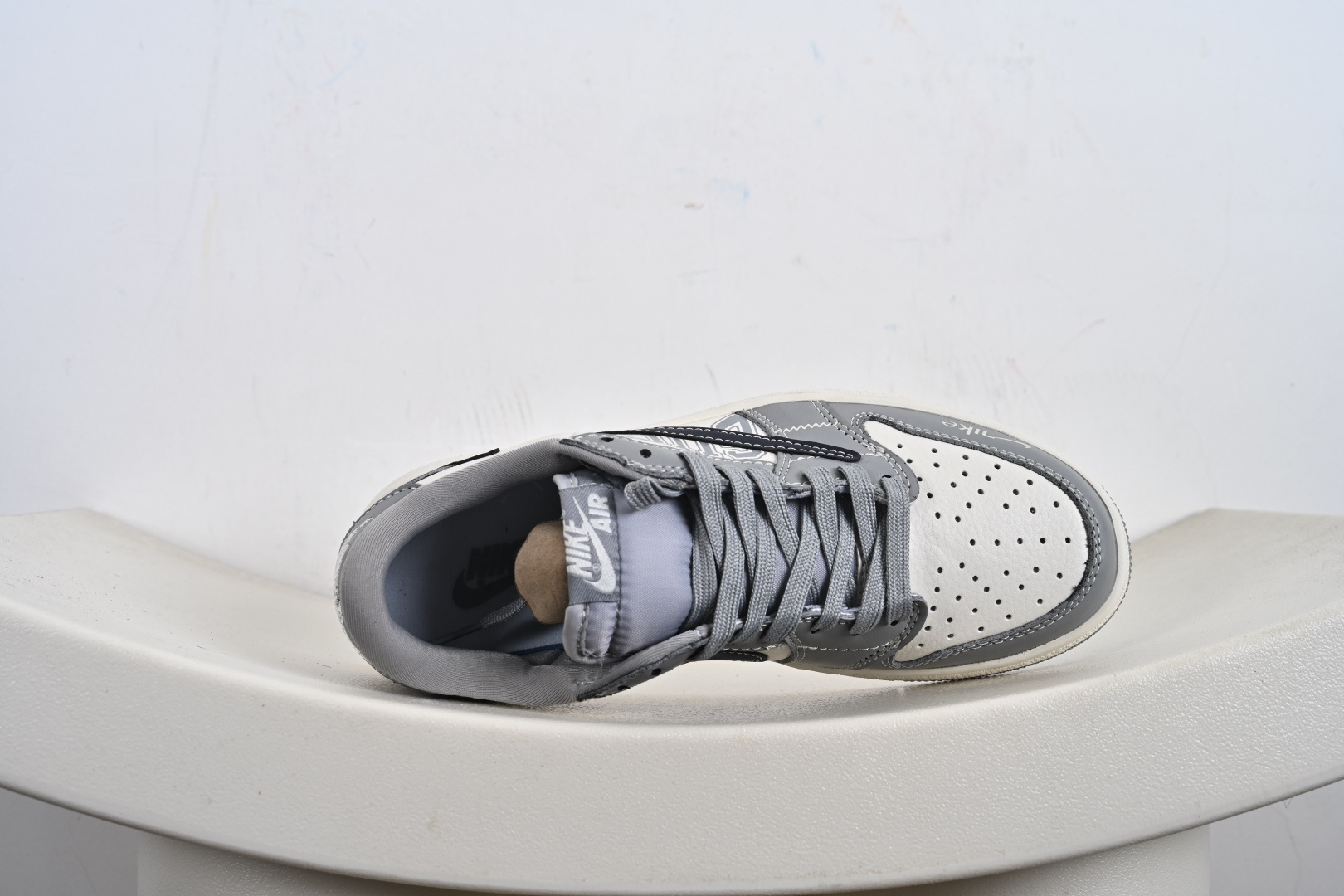 定制版Travis Scott x Fragment Design x Air Jordan 1 Low OG SP AJ1 乔1 低帮文化休闲板鞋 LD2025-023