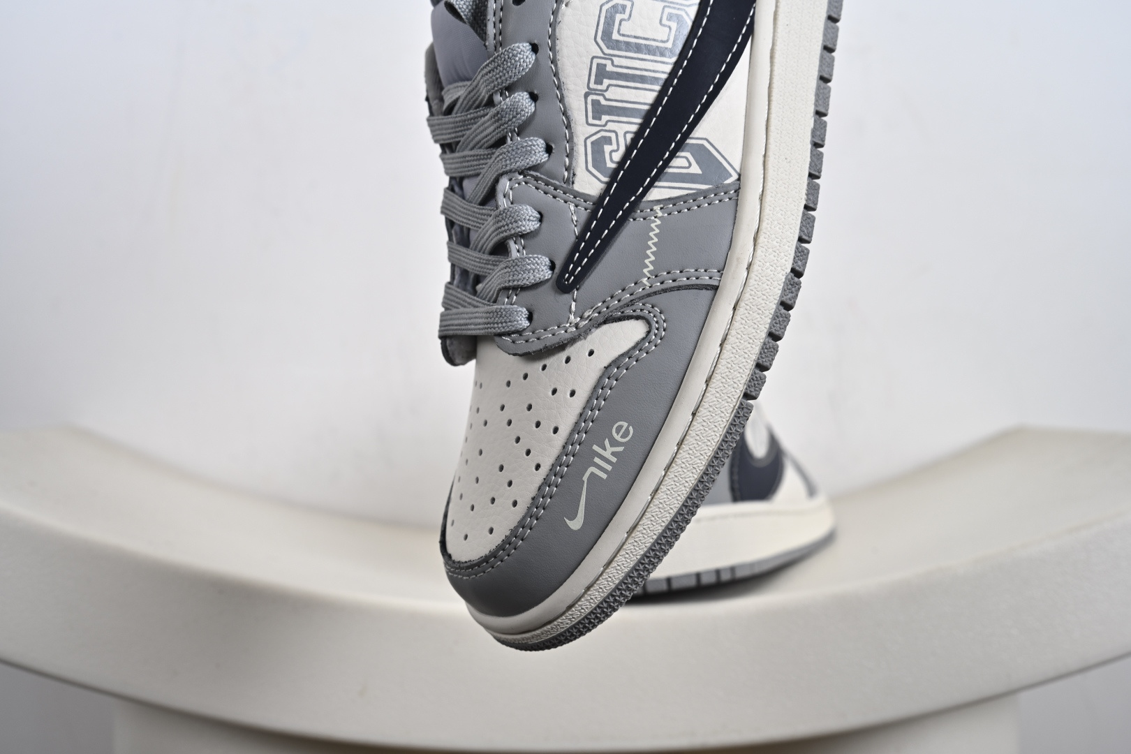 定制版Travis Scott x Fragment Design x Air Jordan 1 Low OG SP AJ1 乔1 低帮文化休闲板鞋 LD2025-023