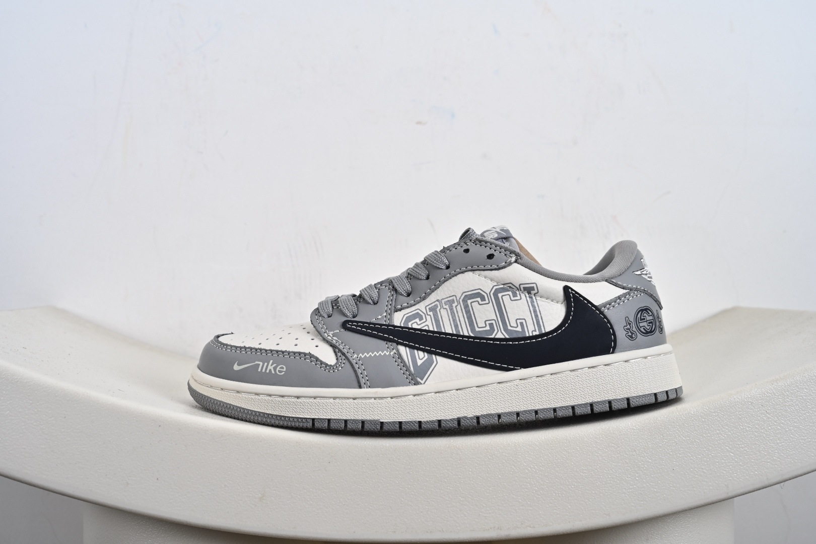 定制版Travis Scott x Fragment Design x Air Jordan 1 Low OG SP AJ1 乔1 低帮文化休闲板鞋 LD2025-023