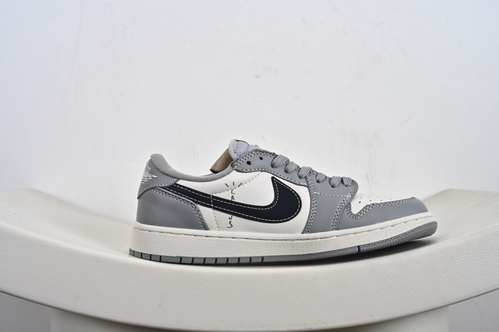 定制版Travis Scott x Fragment Design x Air Jordan 1 Low OG SP AJ1 乔1 低帮文化休闲板鞋 LD2025-023