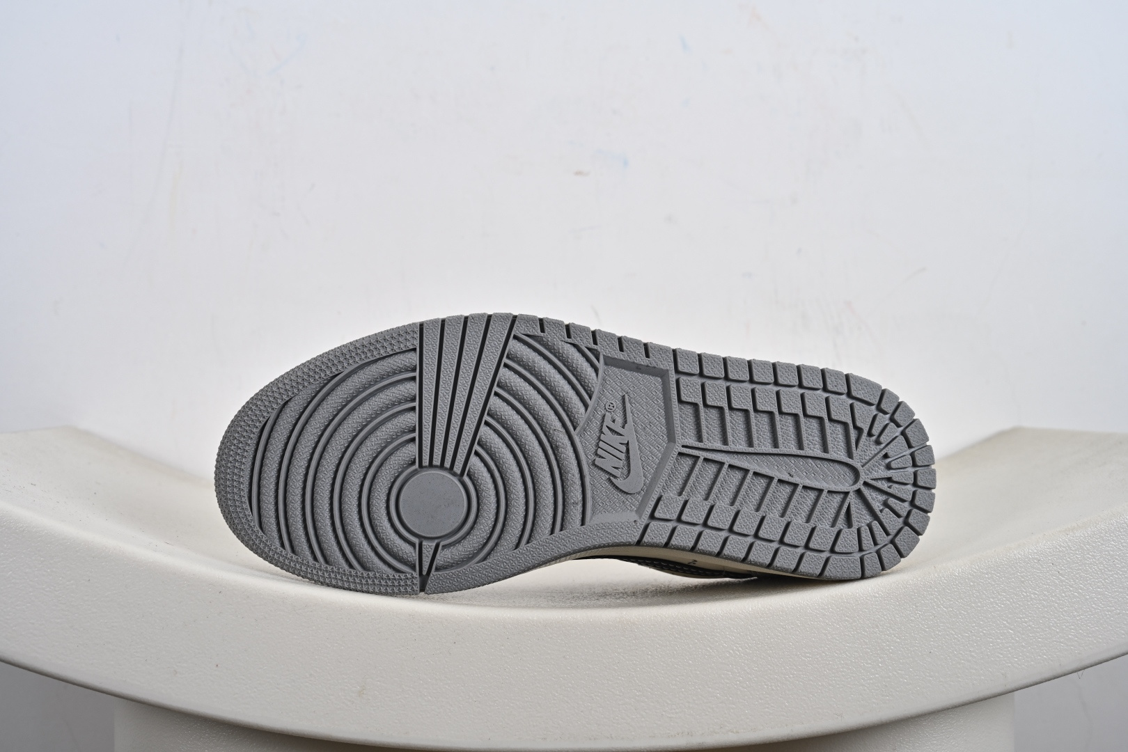 定制版Travis Scott x Fragment Design x Air Jordan 1 Low OG SP AJ1 乔1 低帮文化休闲板鞋 LD2025-023