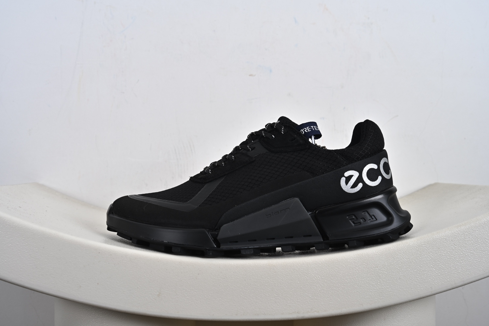 ECCO爱步登山鞋男款 舒适户外运动越野跑鞋健步BIOMC踪迹系列 822834