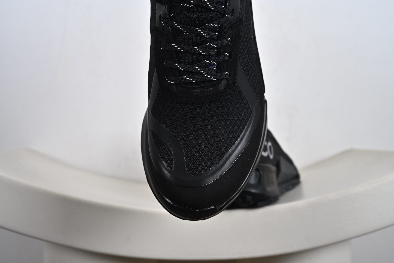 ECCO爱步登山鞋男款 舒适户外运动越野跑鞋健步BIOMC踪迹系列 822834