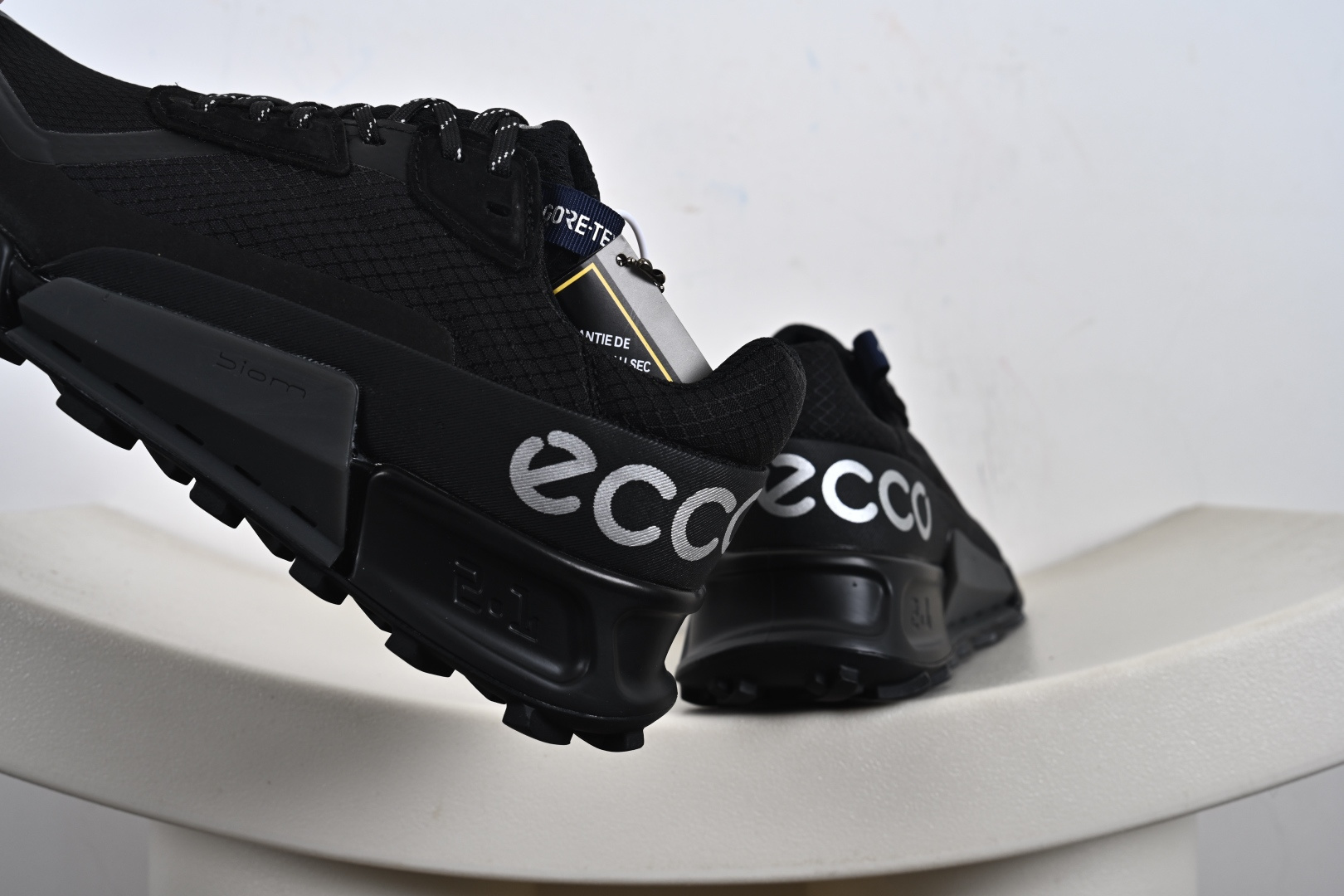 ECCO爱步登山鞋男款 舒适户外运动越野跑鞋健步BIOMC踪迹系列 822834