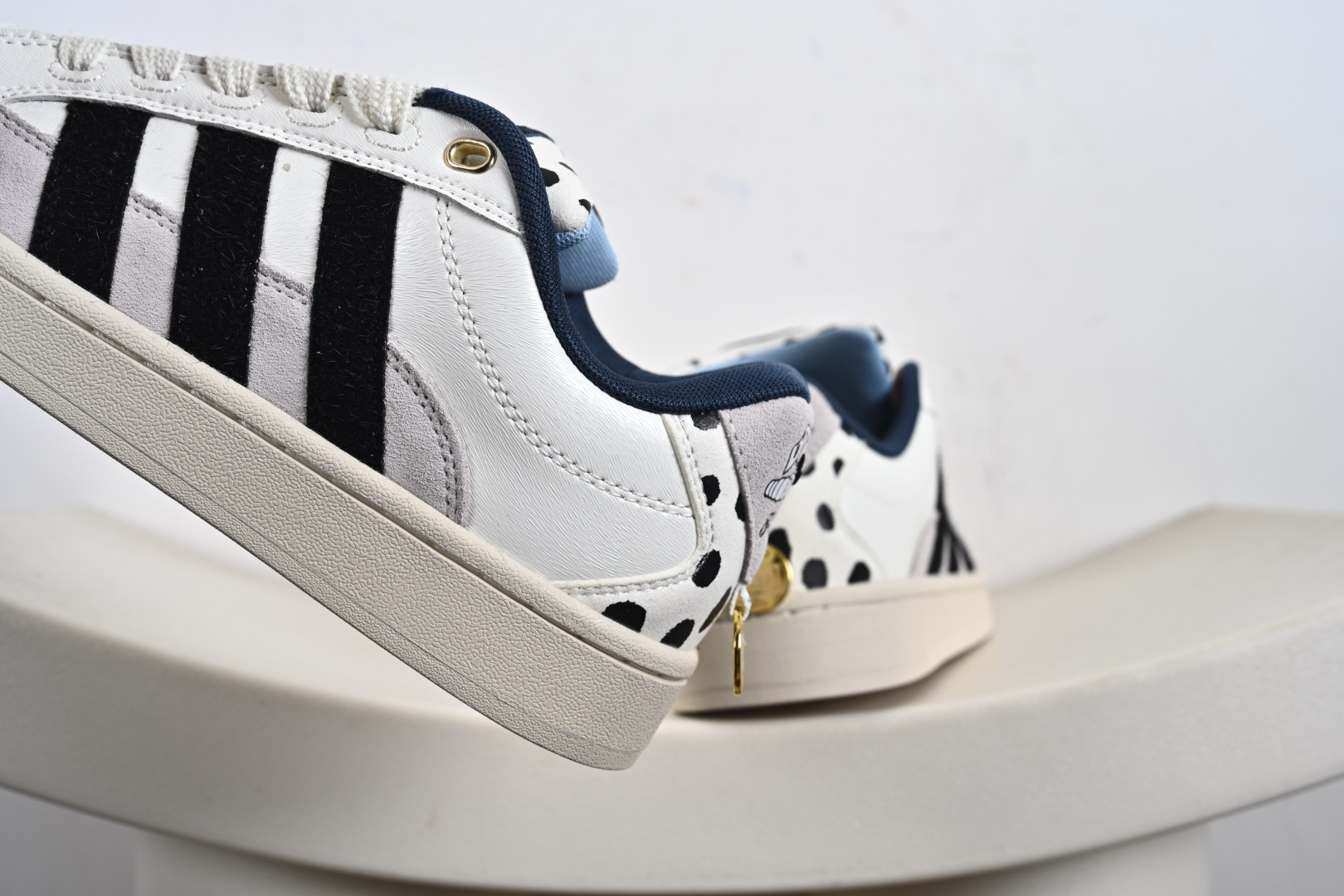 Adidas CAMPUS OOS BETA 阿迪达斯学院系列面包风经典复古低帮百搭休闲运动板鞋 JQ8733