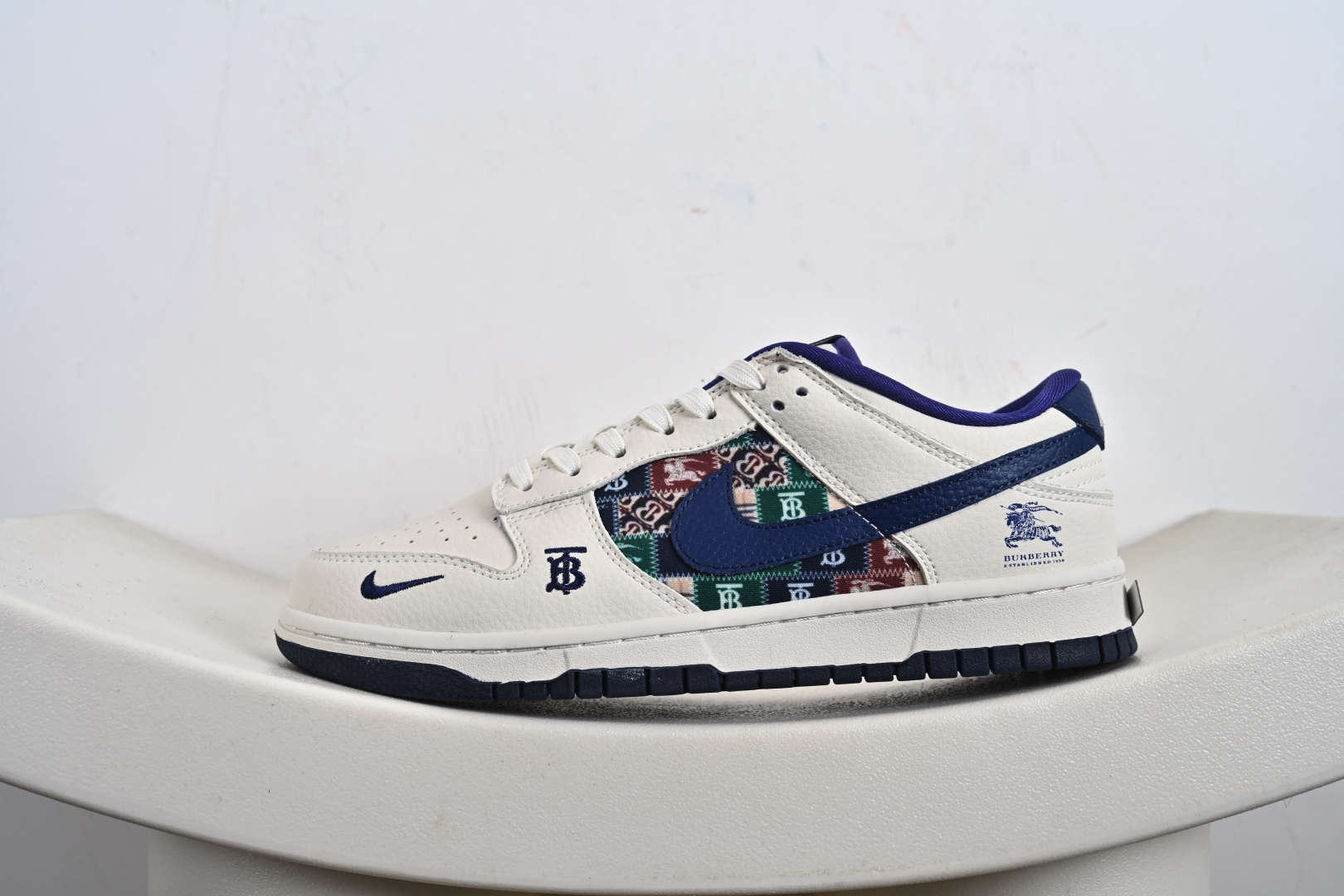 定制版Nike SB Dunk Low 巴宝莉联名 白蓝复古拼接 高端定制 低帮休闲板鞋 SD6688-002