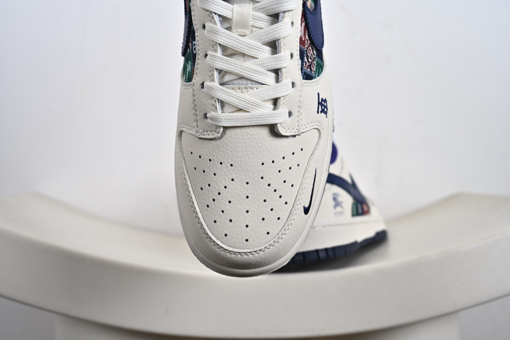 定制版Nike SB Dunk Low 巴宝莉联名 白蓝复古拼接 高端定制 低帮休闲板鞋 SD6688-002