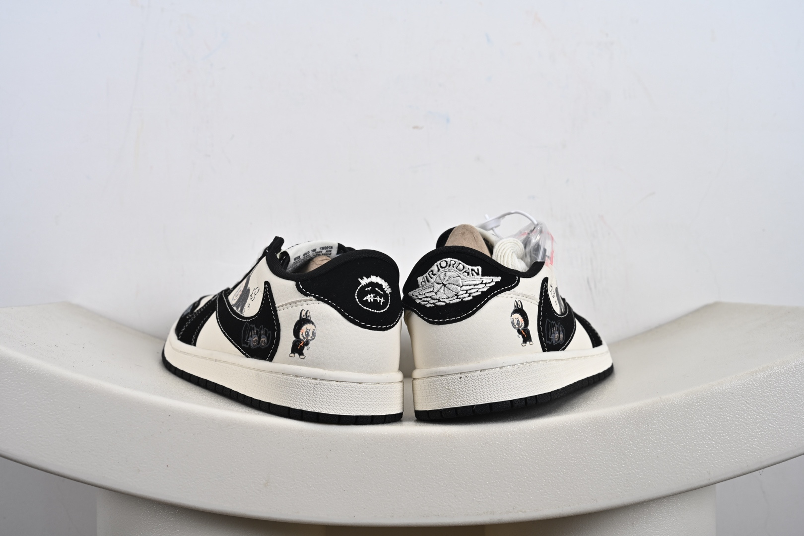 定制版Travis Scott x Fragment Design x Jordan Air Jordan 1 Low OG SP “白黑拉布布” DD7866-112